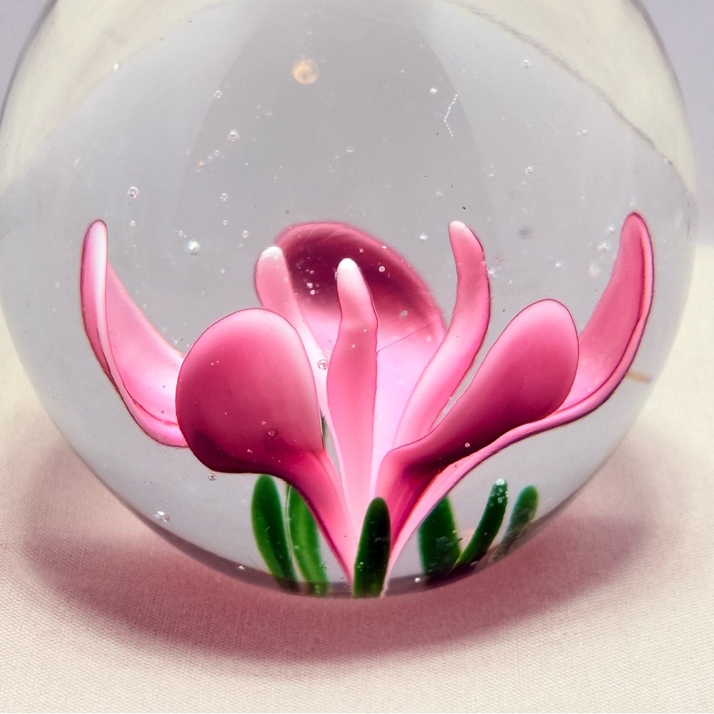 Dynasty Gallery Heirloom Collectibles Elegant Pink Floral Glass Sphere